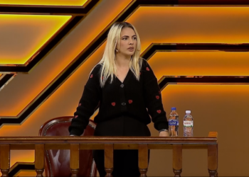 “S’më linte të përdorja lavatriçen”, Kristina akuza vjehrrës: Ma ka larë vajzën jashtë në të ftohtë…