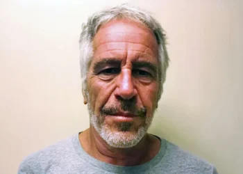 VIDEO/ Dalin pamjet nga brenda qelisë së burgut ku vuante dënimin, Jeffrey Epstein