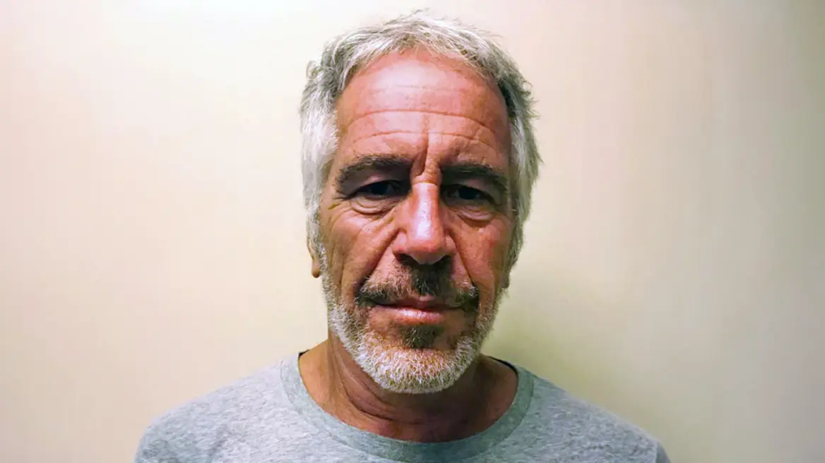 VIDEO  Dalin pamjet nga brenda qelisë së burgut ku vuante dënimin  Jeffrey Epstein