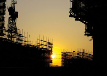 Tatimet sekuestrojnë kompjuterat e agjencive imobiliare, pas evazionit me çmimet e apartamenteve