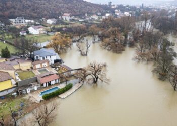 “Kemi vetëm 50 ekskavatorë të dhuruar”, eksperti: Kanalet kulluese mbledhin 5-6 milionë ton llum, nuk mund të pastrohen