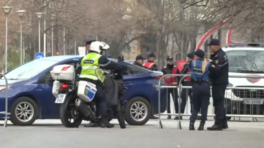 Protesta  mbi 1 mijë efektivë në terren  Në gatishmëri edhe forcat RENEA  kufizohet qarkullimi