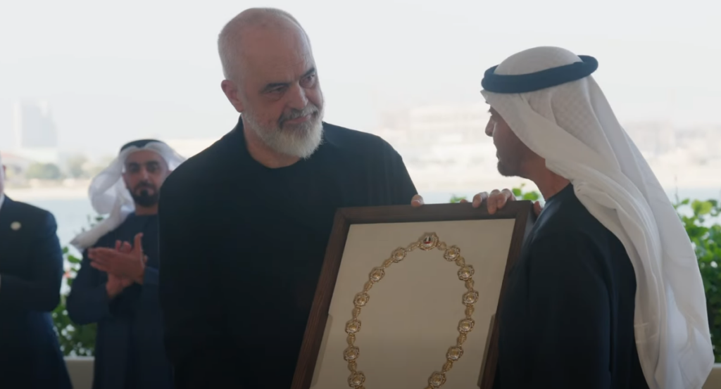 VIDEO   U nderua me urdhrin  Zayed  në Abu Dhabi  Rama ndan pamjet nga ceremonia