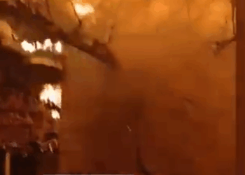 VIDEO- Pukë, një banesë shkrumbohet nga zjarri, familja me 5 anëtarë mbetet e pastrehë! Shkak..