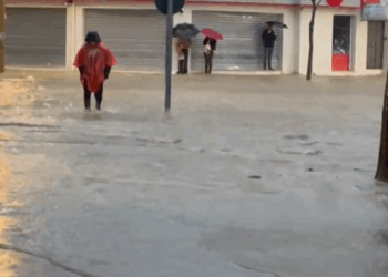 Reshjet intensive ndërpresin mësimin në Durrës, mbyllen shkollat dhe universiteti “Aleksandër Moisiu”