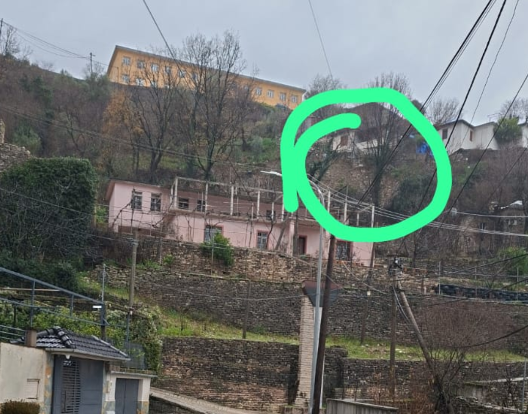 Situatë e rënduar në Gjirokastër  evakuohen familje në  Manalat   probleme serioze në rrugën e Zagorisë