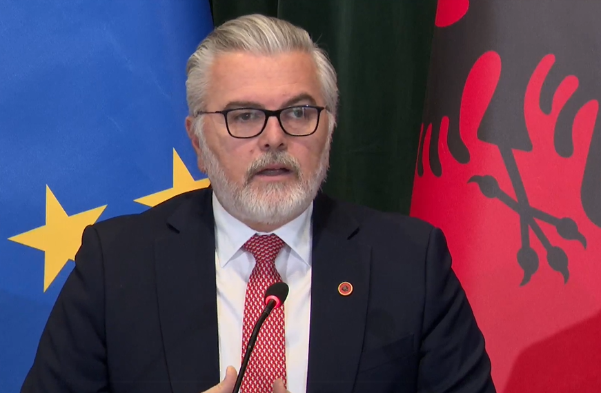 Integrimi  Gogu  Transparenca e medias  prioritet në këtë fazë të negociatave  Dekriminalizohet shpifja për gazetarët