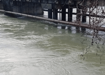 Moti i keq / Rrëshqitje dherash dhe rrugë të bllokuara në jug, përmbytje masive në veri