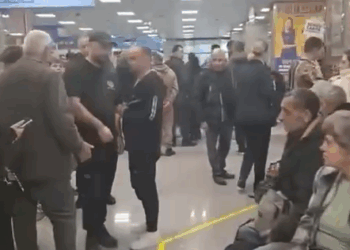 Ishin bllokuar në aeroportin e Brindizit, Balla: Zgjidhet ngërçi për 350 pasagjerë