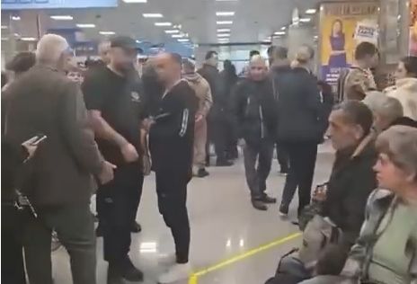 Ishin bllokuar në aeroportin e Brindizit  Balla  Zgjidhet ngërçi për 350 pasagjerë