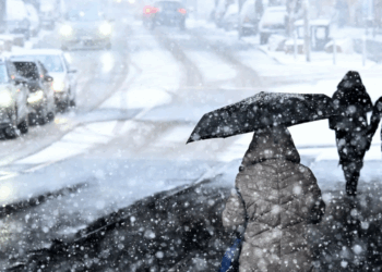 Gjermania përfshihet nga stuhia e akullit! Mbyllen shkollat, anulohen fluturimet dhe paralizohet transporti hekurudhor