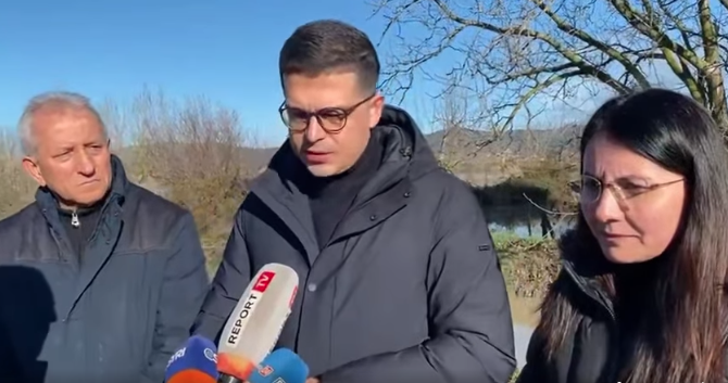 Përmbytjet  Vengu në Thanasaj të Lushnjës  Shqetësim  tokat bujqësore  Kemi evakuuar disa stane