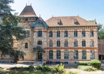 Njihuni me universitetin e veçantë francez, aty ku bëhesh një spiun profesionist dhe me diplomë