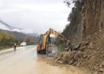 Situata e motit në qarkun e Gjirokastrës, vështirësi në qarkullim pas reshjeve të dendura