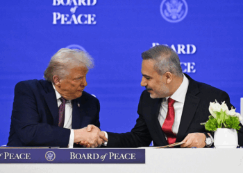 Euractiv: Athina e shqetësuar nga Bordi i Paqes i Trumpit. Frikë nga kurthi turk në Mesdheun lindor