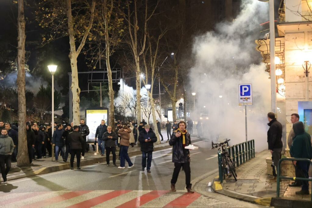 Shoqërimi i të miturit  Policia  Po gjuante me gurë  pas verifikimit e lamë të lirë