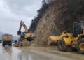 Vijojnë rrëshqitjet e dherave në qarkun Gjirokastër, të bllokuara disa rrugë rurale dhe aksi Gjirokastër-Tepelenë