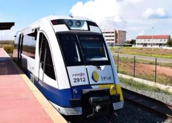 Aksidenti i tretë hekurudhor në Spanjë brenda javës, treni përplaset me një vinç
