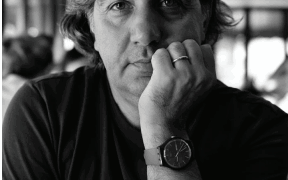 Treni ADN prej Anagnostit – poetika e kujtesës dhe kamera e ndërgjegjes