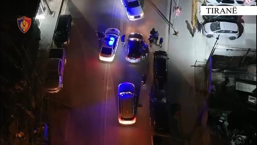 Goditet grupi i trafikut të armëve në kryeqytet  Ja zonat ku bëhej shpërndarja  tre të arrestuar