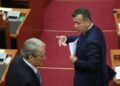 VIDEO-“Këtij maskarai ja kam marrë dorën”, Balla i përgjigjet shpifjeve të Berishës: Kishte dalë “bufi me sorrat” me..