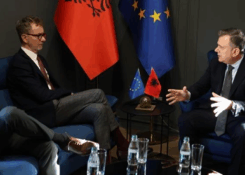 “Reforma zgjedhore dhe territoriale, kyçe për integrimin europian”/ Balla takim me ambasadorin e BE-së