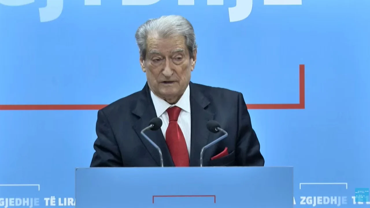  Të mbushim sheshet dhe rrugët e Tiranës   Protesta e 24 janarit  Berisha thirrje qytetareve  T i japim leksionin e merituar qeverisë