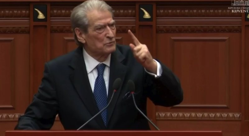 Tensione në Parlament  replika mes Berishës dhe deputetes Mila  Do pendohesh për atë kokë që lëviz