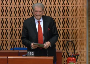 VIDEO-Berisha në Strasburg, denoncon Ramën/Drejtuesja e seancës në KiE i fik mikrofonin pas 2 minutash: Faleminderit shumë, nuk keni më përkthim