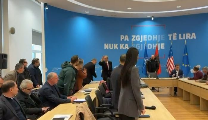 Në fokus protesta e 24 janarit  Berisha mbledh drejtuesit politikë dhe koordinatorët