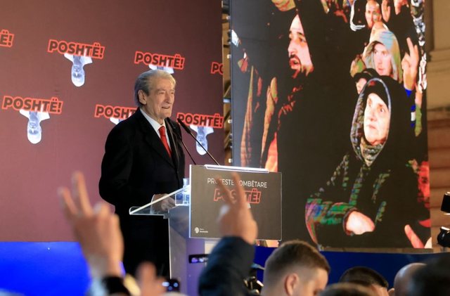 Protesta para Kryeministrisë  Sali Berisha  Jemi në kilometrin e fundit  Asgjë nuk do të na ndalë drejt fitores