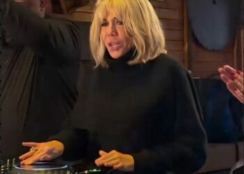 VIDEO/ Bëhet virale në rrjet, Brigitte Macron performon si DJ! Pamjet e pazakonta të zonjës së parë të Francës