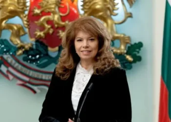 Bullgaria zgjedh presidenten e parë femër, pas dorëheqjes së Rumen Radev