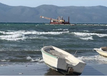 Moti i keq/ Pezullohet lundrimi i mjeteve të vogla dhe të peshkimit në Vlorë