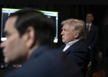 Lodhja, zëri i ngjirur dhe njoftimet tronditëse: 3 “momentet” e konferencës së Trump për Venezuelën