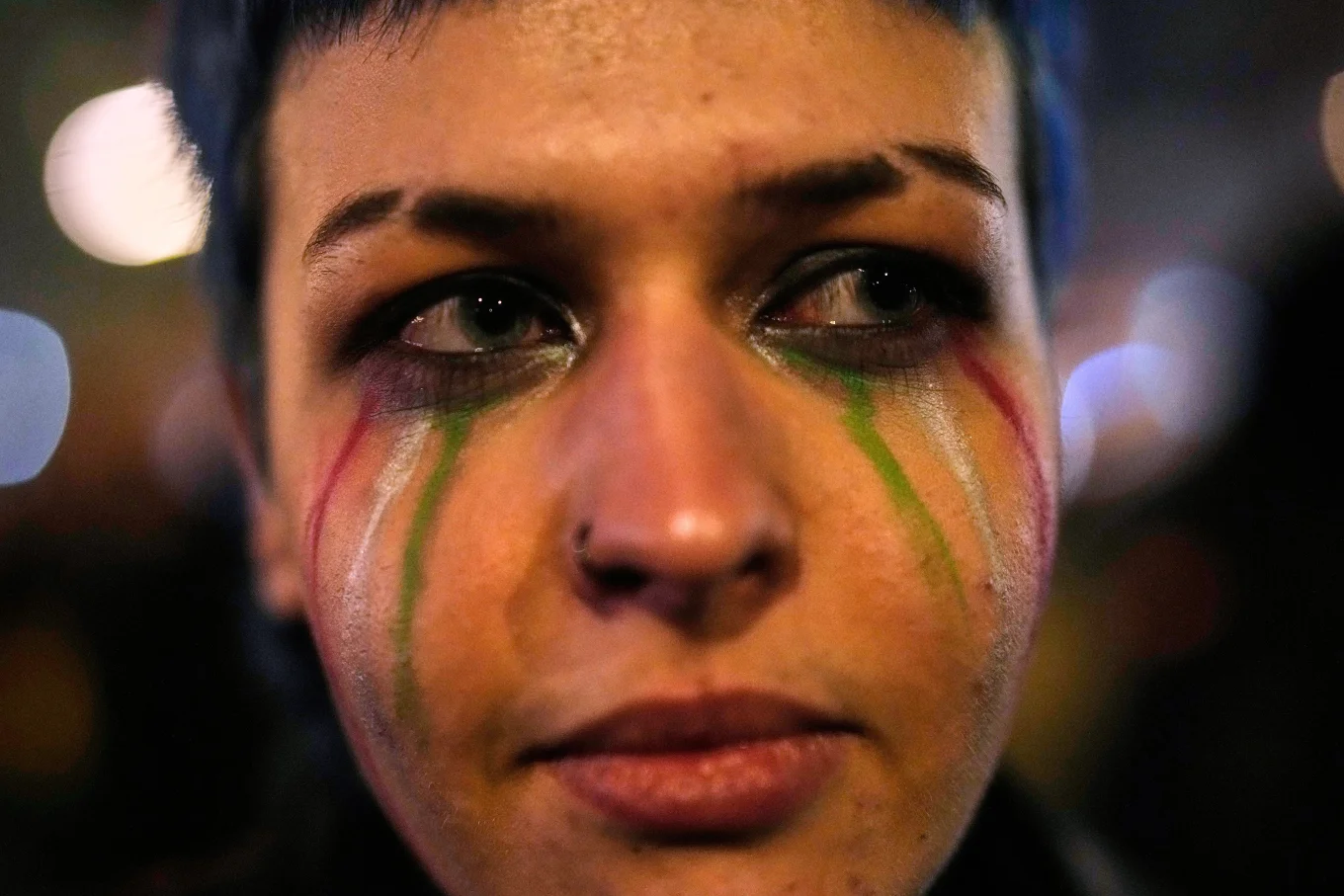 FOTO  Digjen posterat e Khameneit  rikthehet Princi Pahlavi  bota  zien  nga protestat për Iranin
