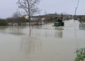 Moti i keq në qarkun e Durrësit, gjithsej 848 banorë të evakuuar/ 2800 ha tokë në Sukth ende të përmbytura