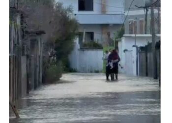 Erdhën për pushime në Durrës, zgjohen të përmbytur: Nuk duam t’ia shohim më fytyrën Shqipërisë!