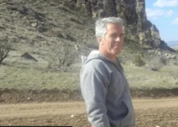 “Po mbahen të fshehura 2.5 mln dokumente”, demokratët amerikanë: S’janë publikuar të gjitha dosjet e Epstein