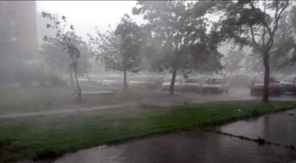  Erë e fortë dhe reshje   meteorologu bën parashikimin e javës  kur pritet të përmirësohet koha