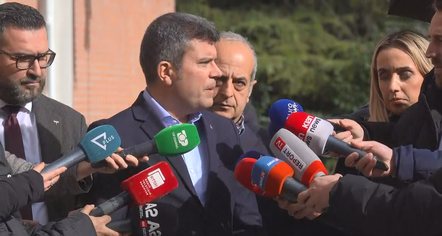 Pranohen kushtet e Lapajt  PD dhe aleatët gati të ulen në tryezë me partitë e tjera opozitare