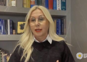 Binjakët fitojnë para, Bricjapi ‘rreshton’ sukseset/ Surprizat e yjeve për javën sipas Chrysanthi Kalogerit