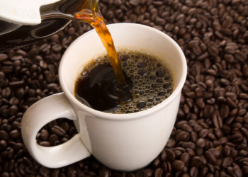 Nga ritual ditor në barrë mujore, pse po shtrenjtohet kafeja në Tiranë