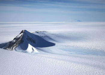 Çfarë fshihet poshtë akullit të Antarktidës? Zbulohet ‘harta’ e jashtëzakonshme