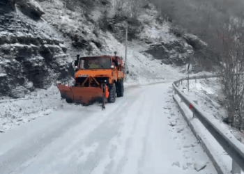 Bora vështirëson qarkullimin në Dibër, segmente problematike në Rrugën e Arbrit