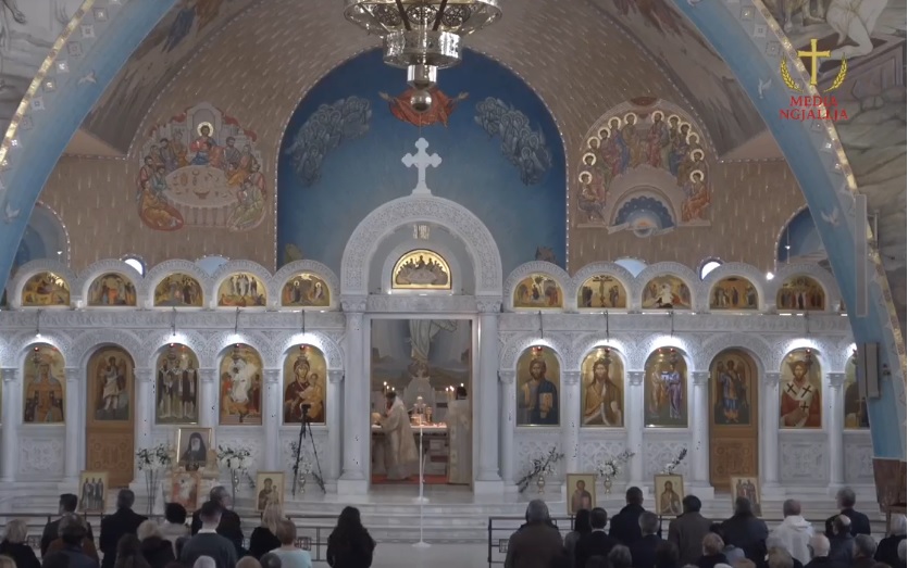 Katedralja e Tiranës përkujton njëvjetorin e ndarjes nga jeta të Kryepiskopit të Lumur Anastas