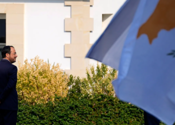 Tronditet presidenca qipriote e BE-së/ Akuza ndaj kreut të shtetit se ka marrë ryshfete nga…