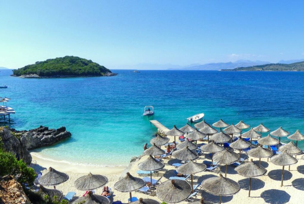  Mirror  për Shqipërinë  Luksi natyror takohet me çmimet ekonomike