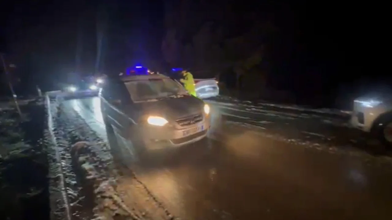 Nisin reshjet e dëborës në Qafën e Llogarasë  vështirësohet qarkullimi i mjeteve nga Dukati në Palasë