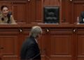 Balluku plas gazit në Kuvend! Çfarë tha kreu i PD-së që e bëri të qeshë zëvendëskryeministren